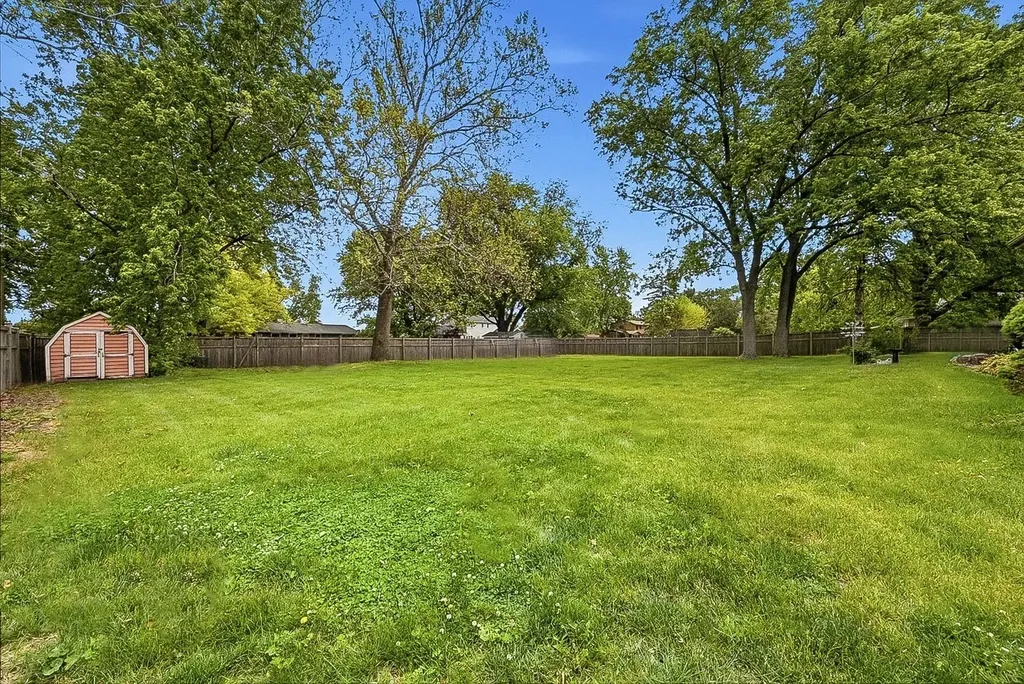 28W118 Hillview Drive Naperville IL 60564