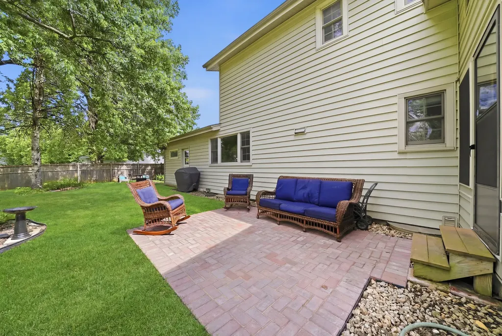 28W118 Hillview Drive Naperville IL 60564