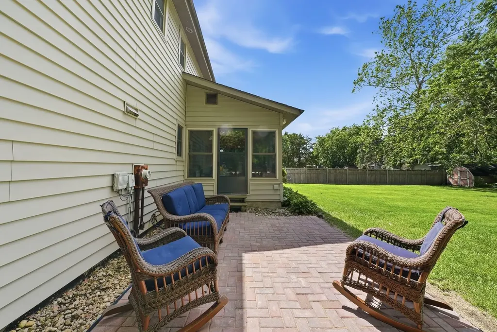 28W118 Hillview Drive Naperville IL 60564