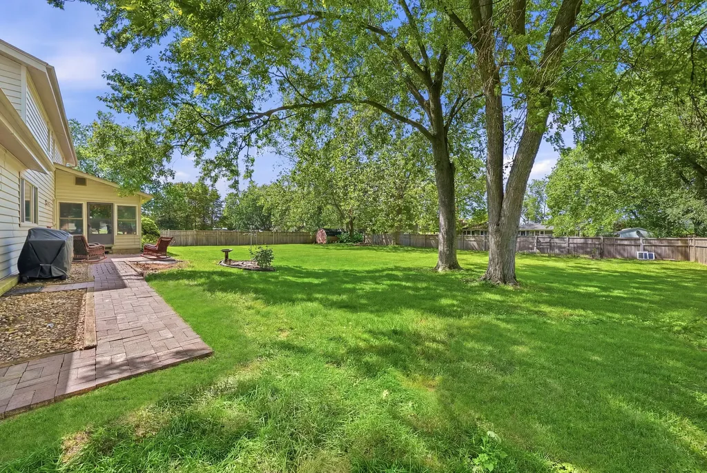 28W118 Hillview Drive Naperville IL 60564