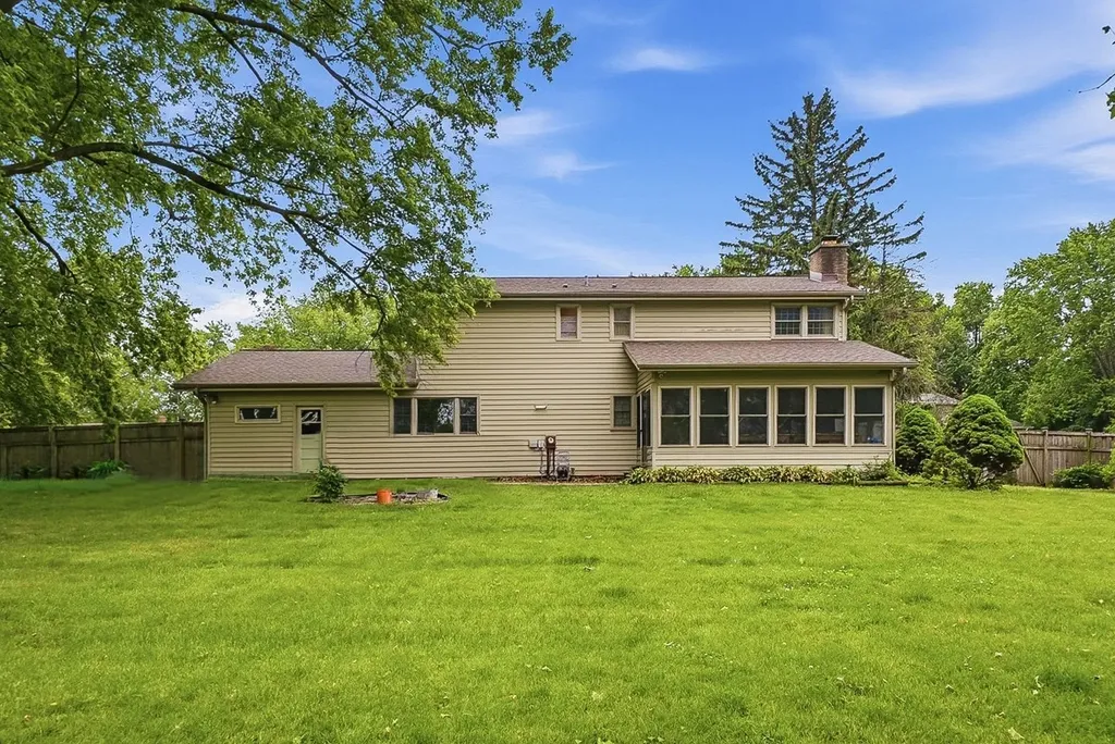 28W118 Hillview Drive Naperville IL 60564