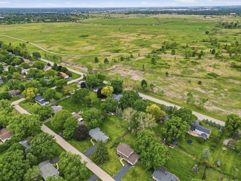 28W118 Hillview Drive Naperville IL 60564