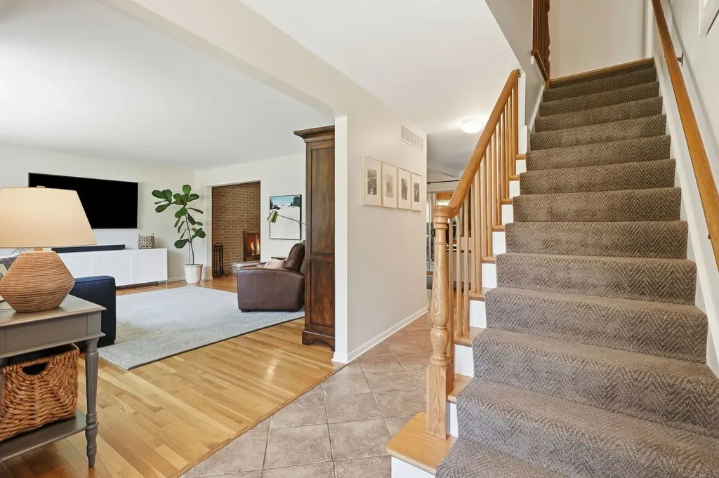 28W118 Hillview Drive Naperville IL 60564