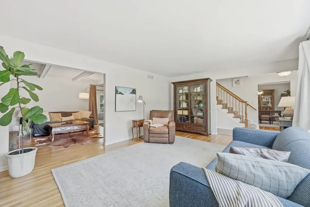 28W118 Hillview Drive Naperville IL 60564