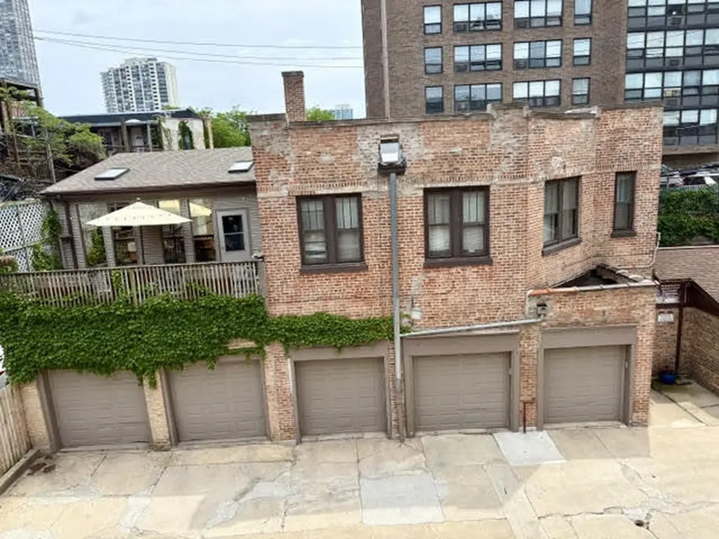 813 West Buena Avenue Chicago IL 60613