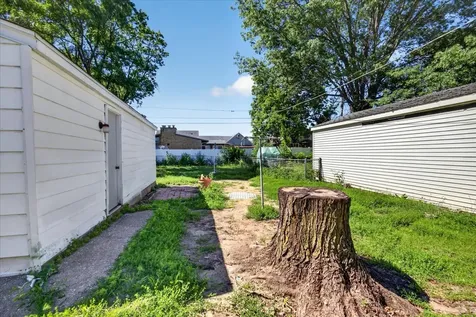 2724 Lawndale Avenue Rockford IL 61101