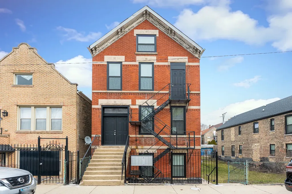 926 West 32nd Place Chicago IL 60608