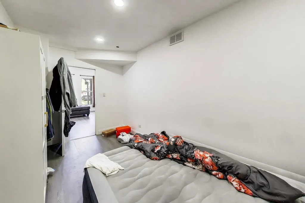 7621 South Eggleston Avenue Chicago IL 60620