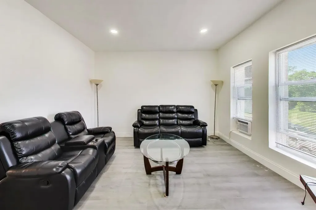 7621 South Eggleston Avenue Chicago IL 60620