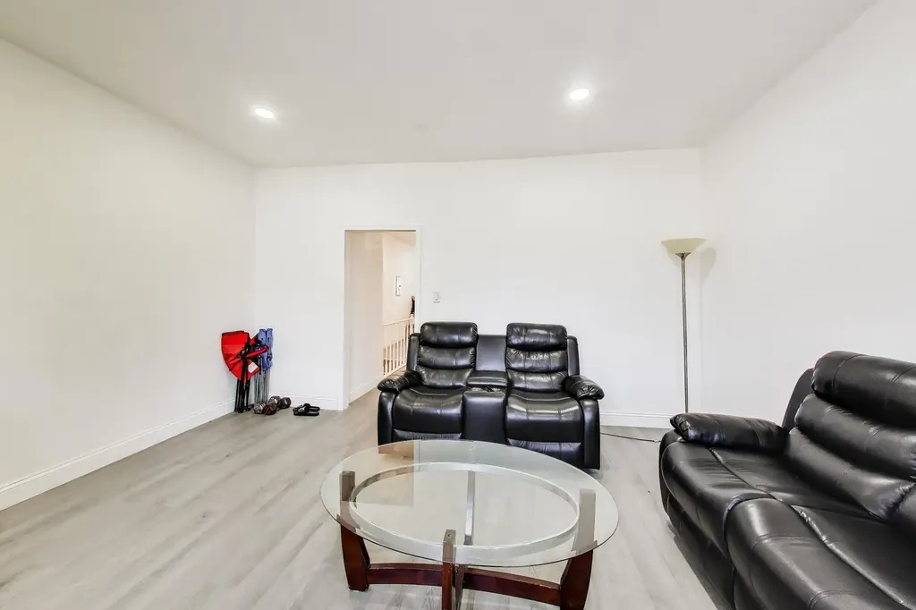 7621 South Eggleston Avenue Chicago IL 60620