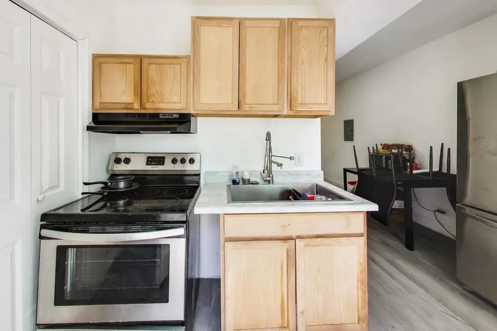 7621 South Eggleston Avenue Chicago IL 60620