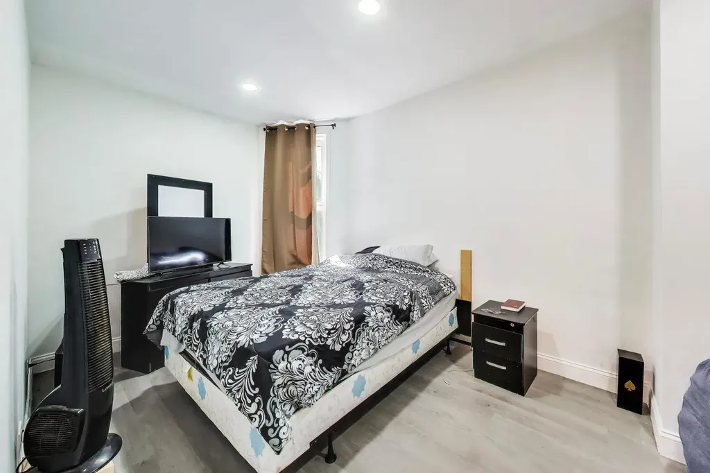 7621 South Eggleston Avenue Chicago IL 60620