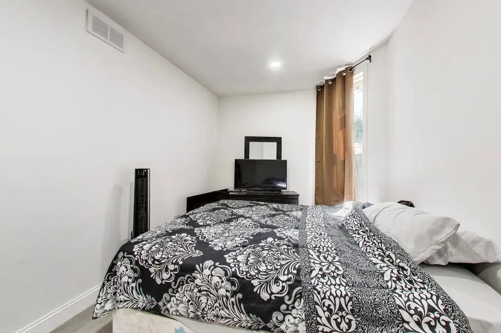 7621 South Eggleston Avenue Chicago IL 60620