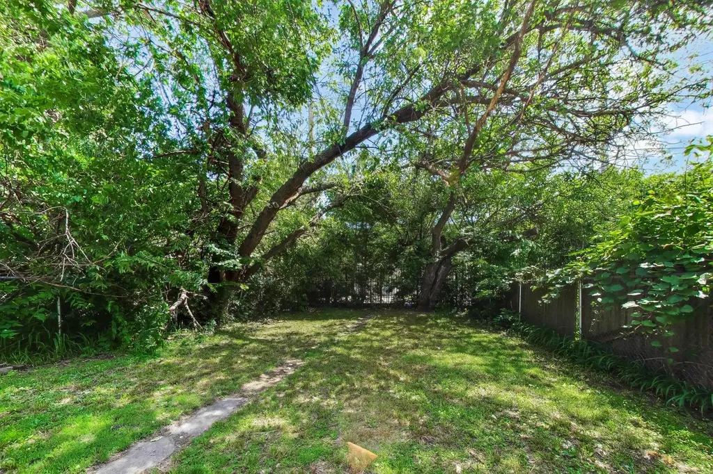 7621 South Eggleston Avenue Chicago IL 60620