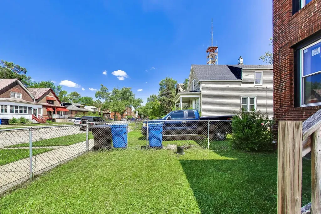 7621 South Eggleston Avenue Chicago IL 60620