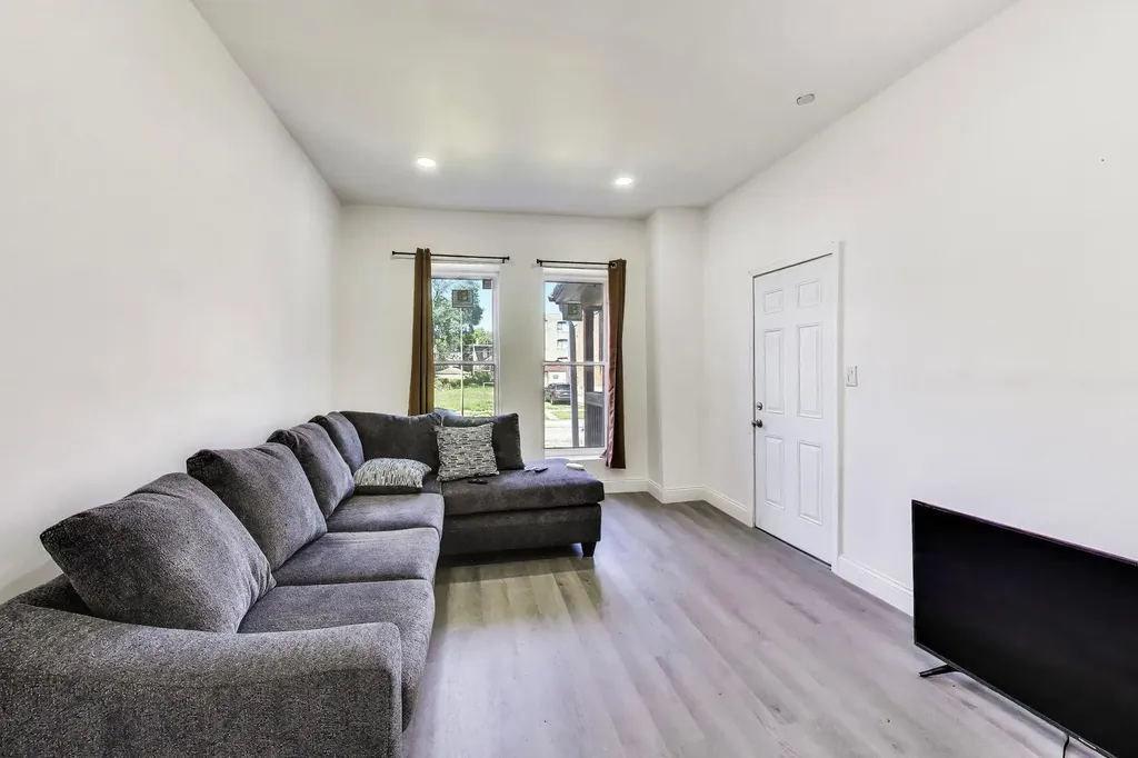 7621 South Eggleston Avenue Chicago IL 60620