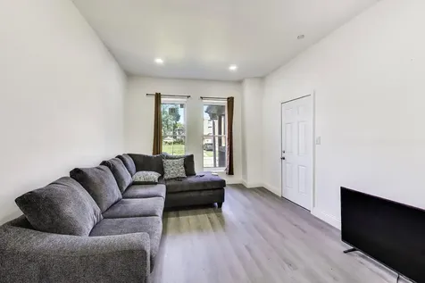 7621 South Eggleston Avenue Chicago IL 60620