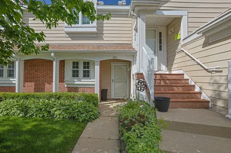 1011 Brentwood Circle Buffalo Grove IL 60089