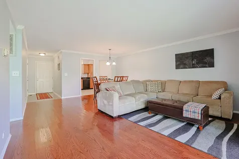 1011 Brentwood Circle Buffalo Grove IL 60089