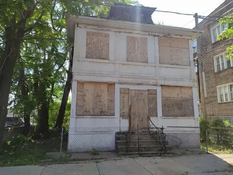 7909 South Essex Avenue Chicago IL 60617