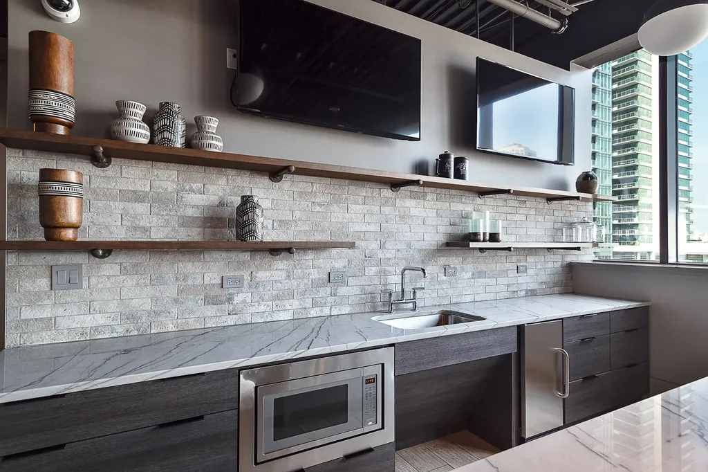 650 West Wayman Street Chicago IL 60661