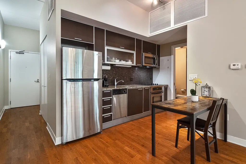 650 West Wayman Street Chicago IL 60661