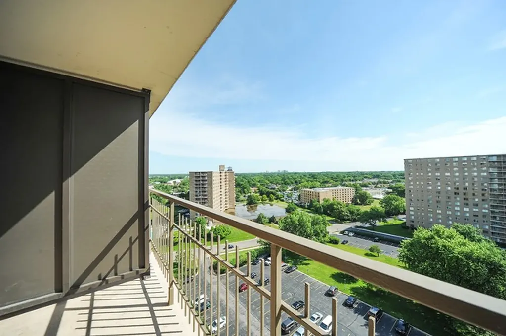 7033 North Kedzie Avenue Chicago IL 60645