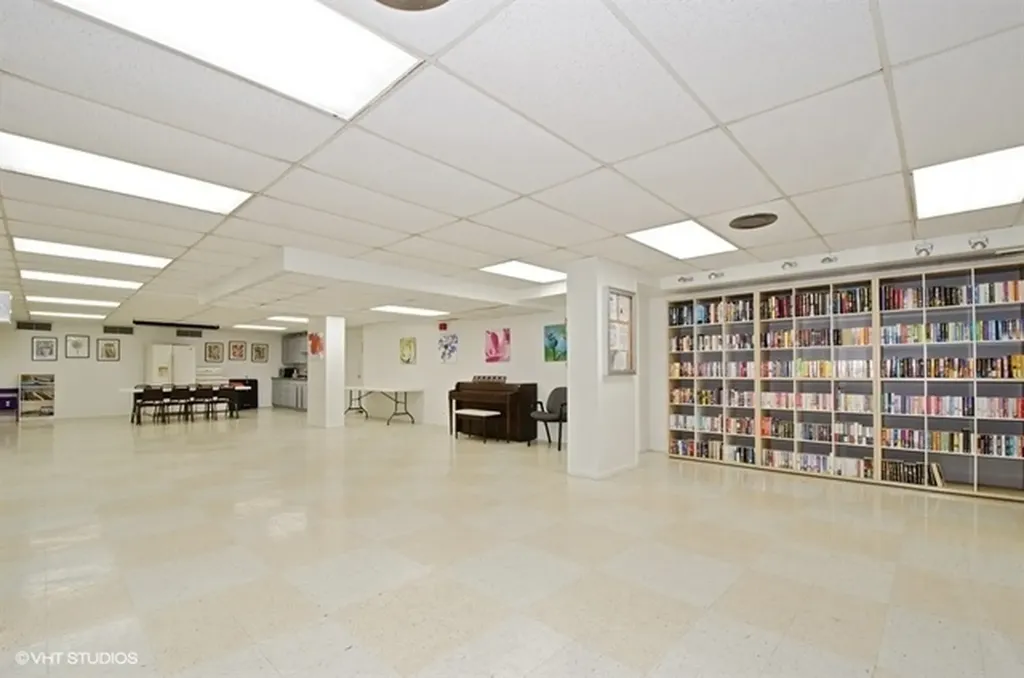 7033 North Kedzie Avenue Chicago IL 60645