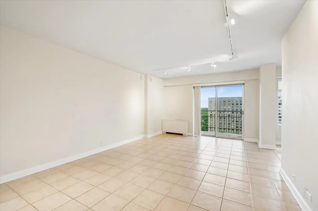 7033 North Kedzie Avenue Chicago IL 60645