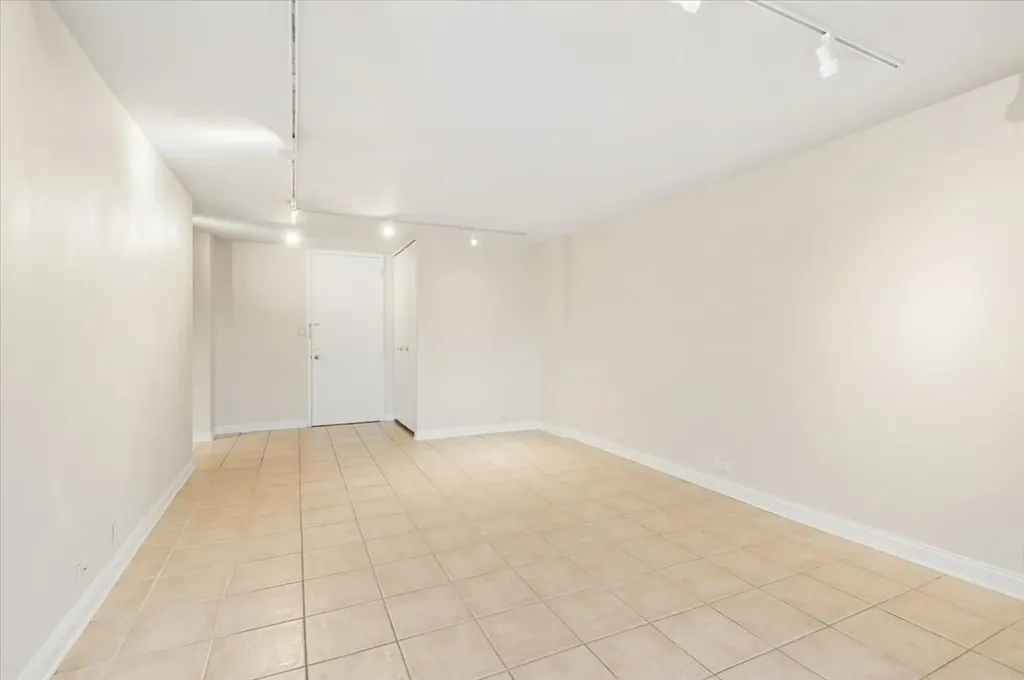 7033 North Kedzie Avenue Chicago IL 60645