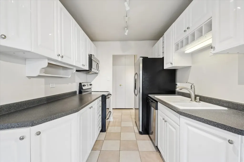 7033 North Kedzie Avenue Chicago IL 60645