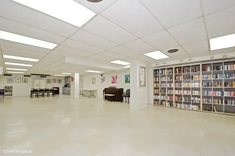 7033 North Kedzie Avenue Chicago IL 60645