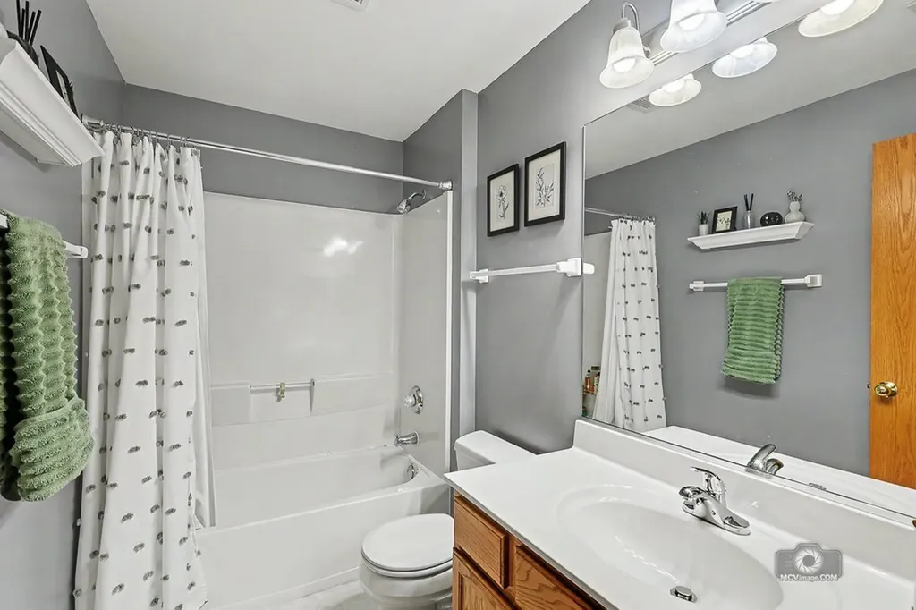 2258 Scott Lane Aurora IL 60502