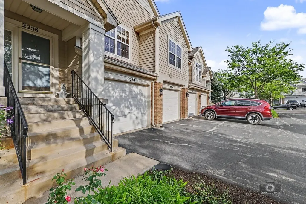 2258 Scott Lane Aurora IL 60502