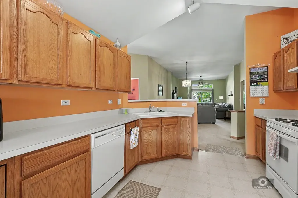 2258 Scott Lane Aurora IL 60502
