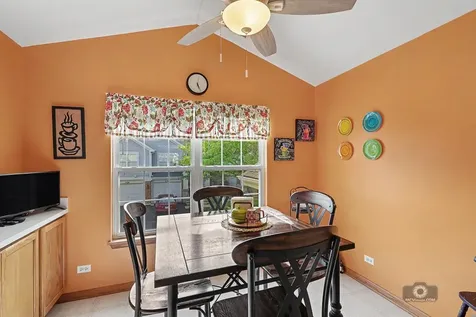 2258 Scott Lane Aurora IL 60502