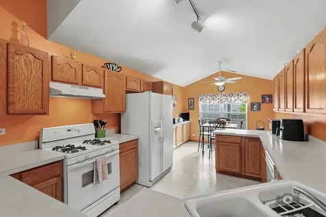 2258 Scott Lane Aurora IL 60502