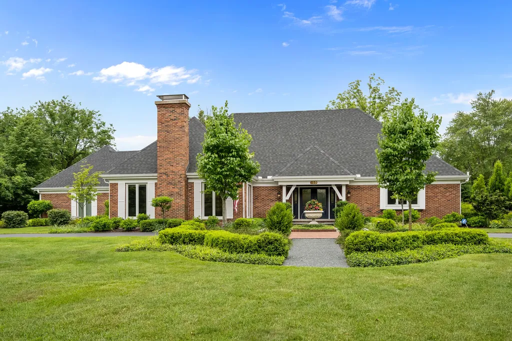 150 North Suffolk Lane Lake Forest IL 60045