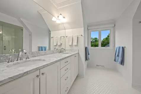 150 North Suffolk Lane Lake Forest IL 60045