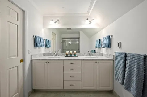 150 North Suffolk Lane Lake Forest IL 60045
