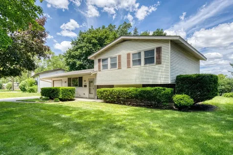 304 Dartmoor Drive Crystal Lake IL 60014