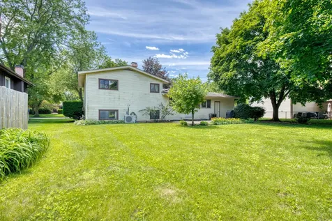 304 Dartmoor Drive Crystal Lake IL 60014