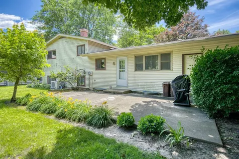 304 Dartmoor Drive Crystal Lake IL 60014