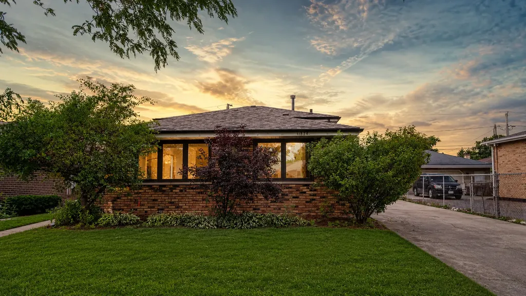 11824 South Leclaire Avenue Alsip IL 60803