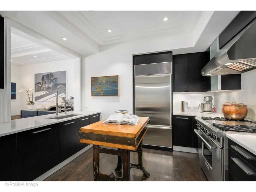 159 East Walton Place Chicago IL 60611