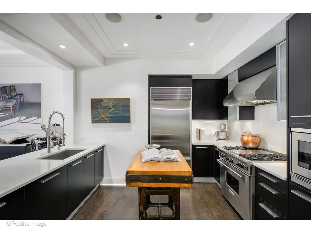 159 East Walton Place Chicago IL 60611