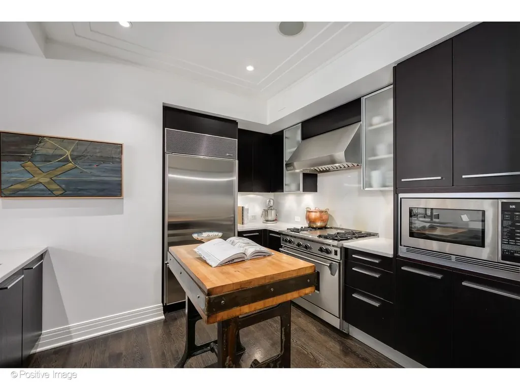 159 East Walton Place Chicago IL 60611