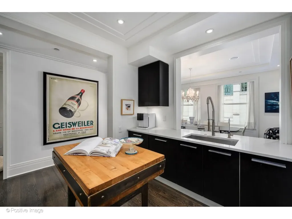 159 East Walton Place Chicago IL 60611