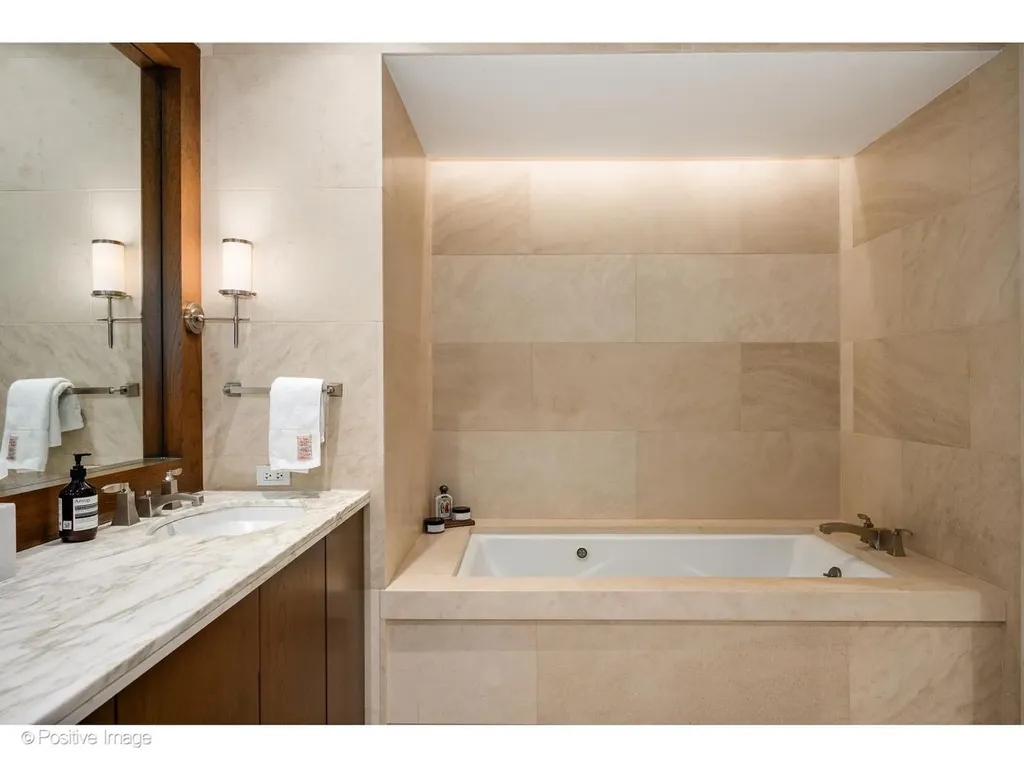 159 East Walton Place Chicago IL 60611