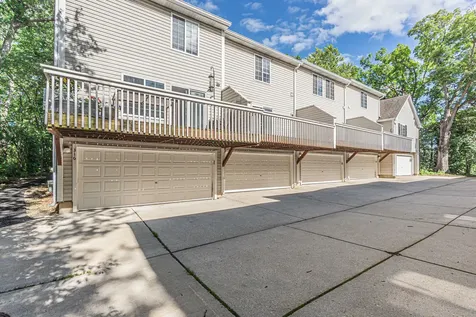 312 West Treehouse Lane Round Lake IL 60073
